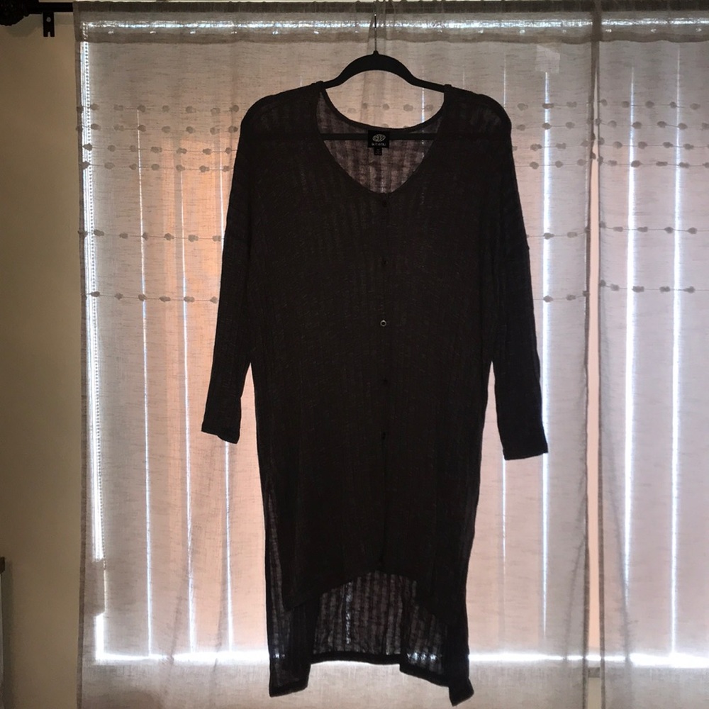 Light and long cardigan